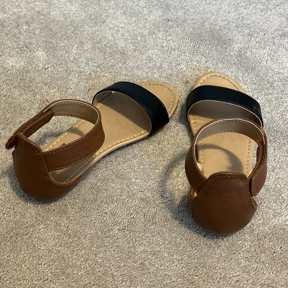 Old Navy Shoes - Picture 2 of 4